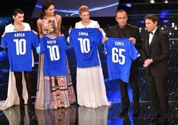 Antonio Conte ospite al Festival di Sanremo canta “Si può dare di più”
