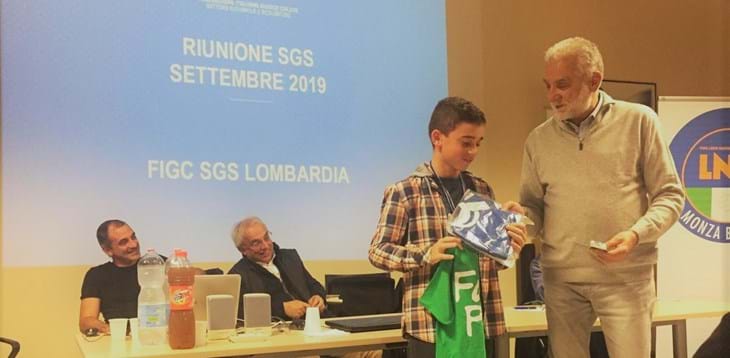 Il ruolo educativo della Federazione: il Coordinatore del SGS FIGC Lombardia premia il giovane atleta per il suo gesto Fair Play