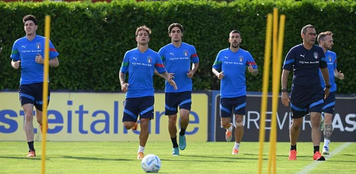 Azzurri return to Coverciano: Chiellini, Insigne, Verratti, Jorginho, Emerson and Bernardeschi leave the camp