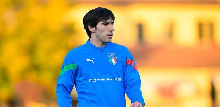 Tonali leaves the camp as the Azzurri resume training