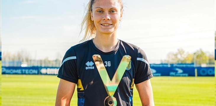 La doppia carriera di Cambiaghi tra gol, sacrificio e studio: l’attaccante del Parma è la 7ª vincitrice del premio