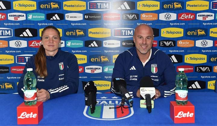 Conferenza stampa e rifinitura per le Azzurre