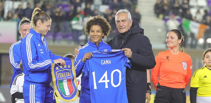 Al 'Viola Park' Italia-Irlanda finisce 0-0. Le emozioni arrivano dal tributo a Gama: