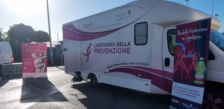 The Azzurre on the pitch for prevention with Komen Italia