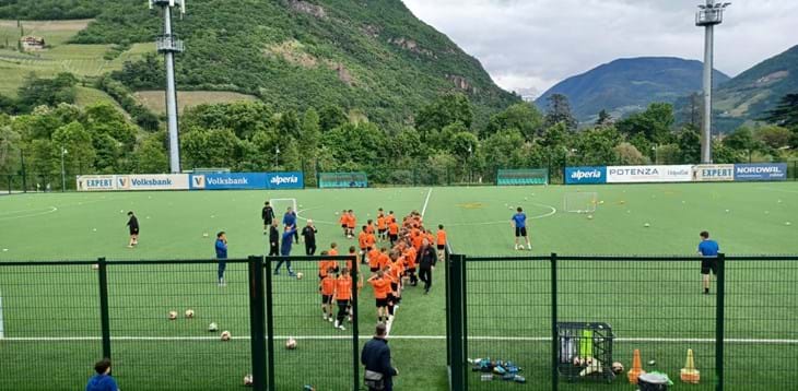 La nostra Ast cittadina al lavoro sul campo del Bozner FC - Lavoro co-condotto per ben 80 elementi dei Primi Calci.