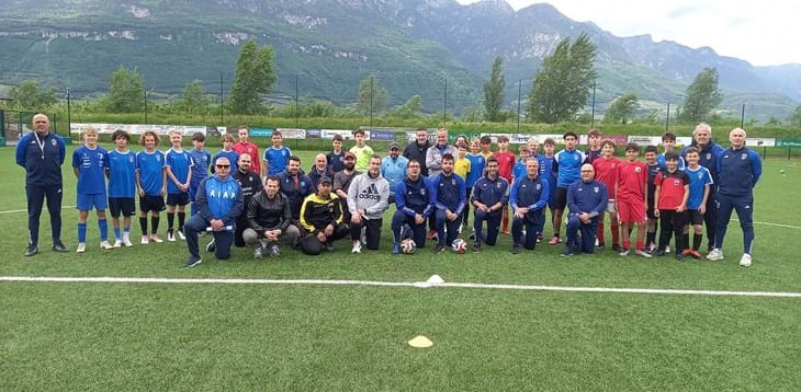 Cft di Egna - L'incontro tra allievi calciatori e corsisti Grassroots Livello E