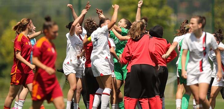 Capolavoro rossonero al Viola Park: il Milan supera 4-1 le campionesse in carica della Roma e conquista la sua prima finale