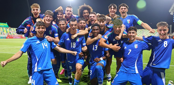 Europeo, Italia epica all'esordio: battuta 2-0 la Polonia in inferiorità numerica. Favo: