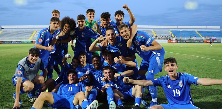 Europeo, un gol da antologia di Camarda e Liberali trascinano l'Italia ai quarti: sconfitta 2-0 la Slovacchia. Favo: