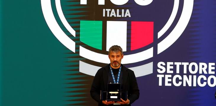 Consegnata la Panchina d’oro femminile 2022/2023 a Spugna: “Dietro a questo premio ci sono amore, passione e ambizione”
