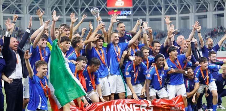 Celebrating the U17s EUROS win ahead of Italy vs. Bosnia and Herzegovina