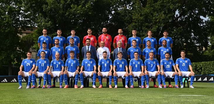 Italia, ultimo allenamento a Coverciano: nel pomeriggio la partenza per Dortmund, poi il trasferimento a Iserlohn. La foto in maglia adidas