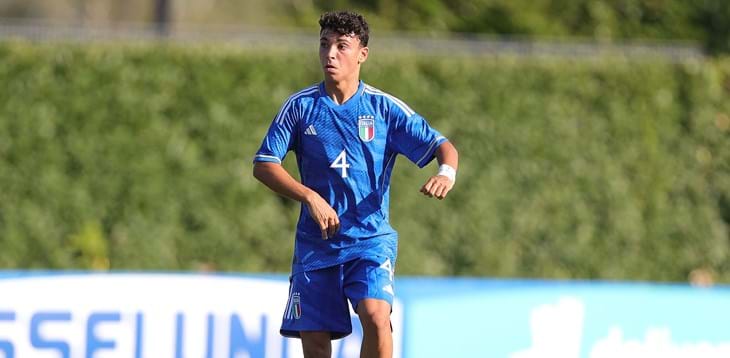 Prisco, the midfielder who wears blue like a tattoo