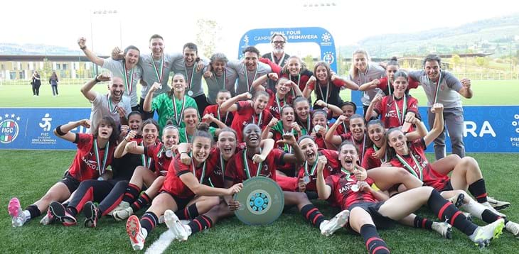 Nel weekend inizia la stagione: caccia al Milan campione d'Italia. La Roma riparte dal Parma, derby Fiorentina-Arezzo