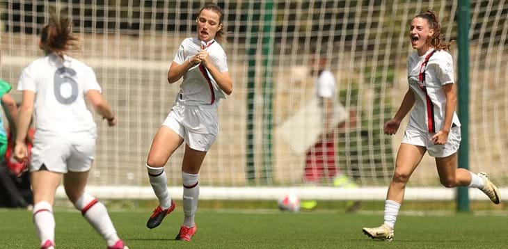 Il Milan batte ancora il Sassuolo: Stokic, Longobardi e Saliba regalano alle rossonere il successo nel recupero della prima giornata