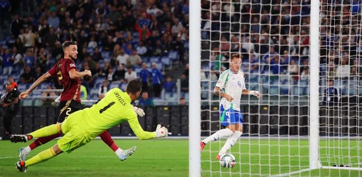 L’Italia scappa con Cambiaso e Retegui, il Belgio la riprende con De Cuyper e Trossard: all’Olimpico finisce 2-2