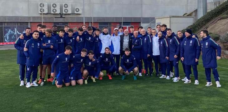 Vigilia speciale per gli Azzurrini: Luis de la Fuente in visita alla squadra del tecnico Alberto Bollini
