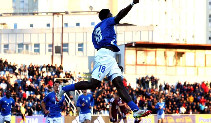 Italia fermata sull'1-1 a Crotone dalla Lettonia, ma che spettacolo il pubblico dello Scida!