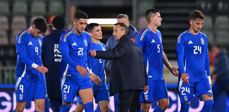 Italia, che beffa: i Paesi Bassi vincono in 9 contro 11, non basta il rigore di Esposito. Nunziata: