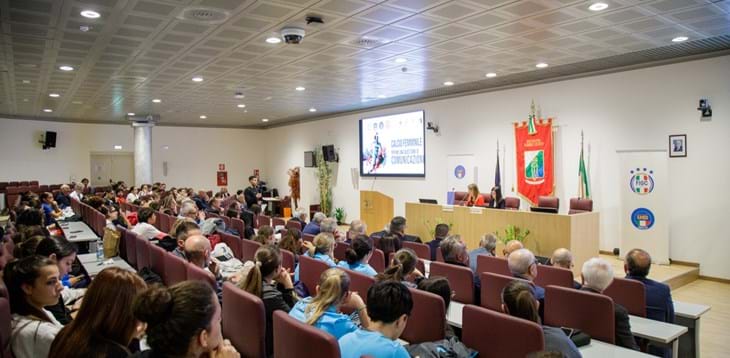 La presidente della Divisione Serie B Femminile Laura Tinari all'Aquila tra le relatrici del convegno “Calcio femminile, per noi una questione di comunicazione”
