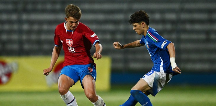 The Azzurrini start well in Europe: a 2-1 win against the Czech Republic.
