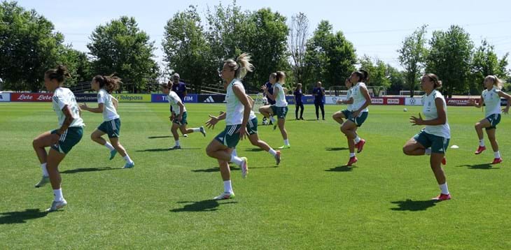 Azzurre in partenza per il Galles: il 2° posto nel girone di Nations League passa dalla vittoria a Swansea. Oliviero: