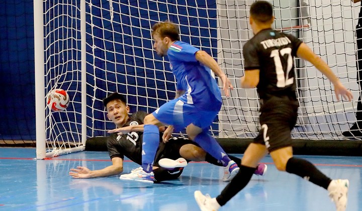 Fasano applaude il 2-1 degli Azzurri nell'andata dei playoff per Futsal EURO 2026