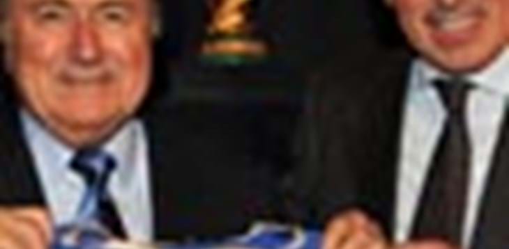 Blatter consegna il badge Fifa: “E’ il riconoscimento dei campioni”
