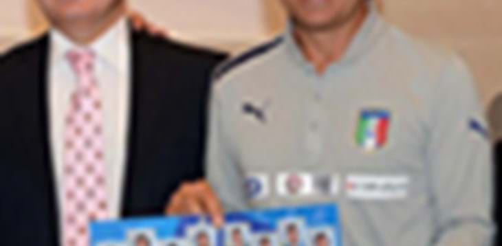 Una raccolta di figurine Panini per la partita degli Azzurri a Modena