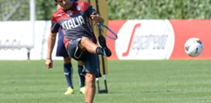 Primo allenamento a Coverciano per gli Azzurri. Problema alla caviglia per Verratti