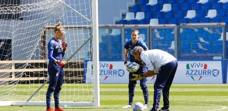 Rifinitura a Reggio Emilia in vista del match con l’Irlanda del Nord . Gabbiadini ferma ai box