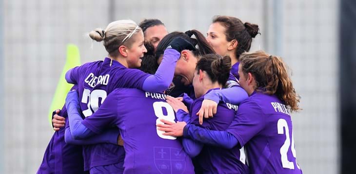 Corsa scudetto: Fiorentina e Milan vincono e scavalcano la Juve in vetta in attesa del posticipo