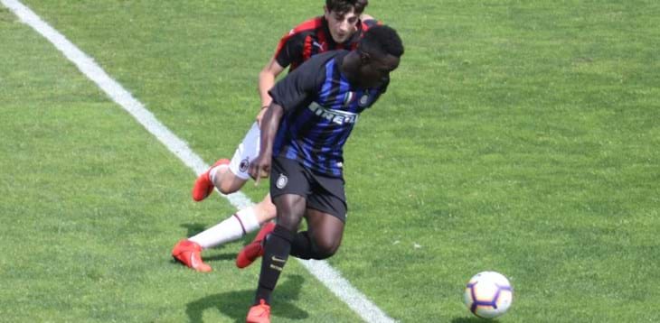 Riflettori puntati sul derby di Milano. La Roma ospita la Fiorentina